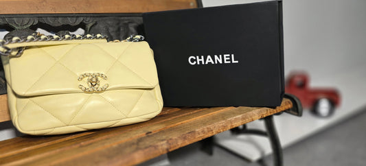 BORSA CHANEL 19 A SPALLA GIALLA